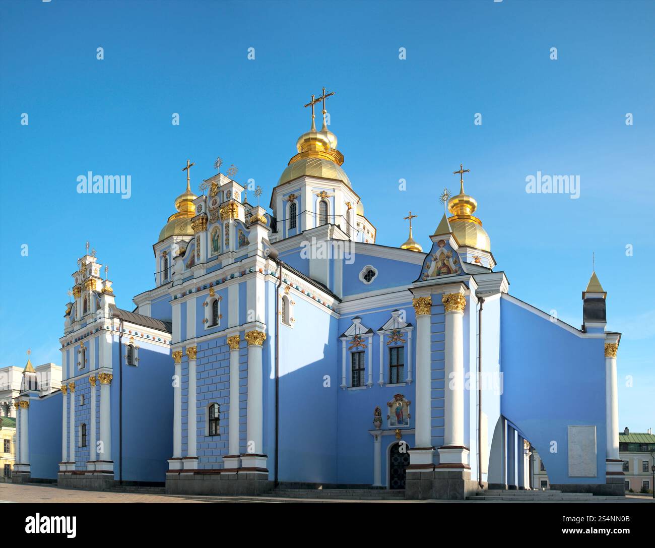 Mykhailivskyj Sobor (christlich-orthodoxe Kathedrale). Kiew-Stadtzentrum, Ukraine. Drei Aufnahmen zusammengesetztes Bild.“ Stockfoto