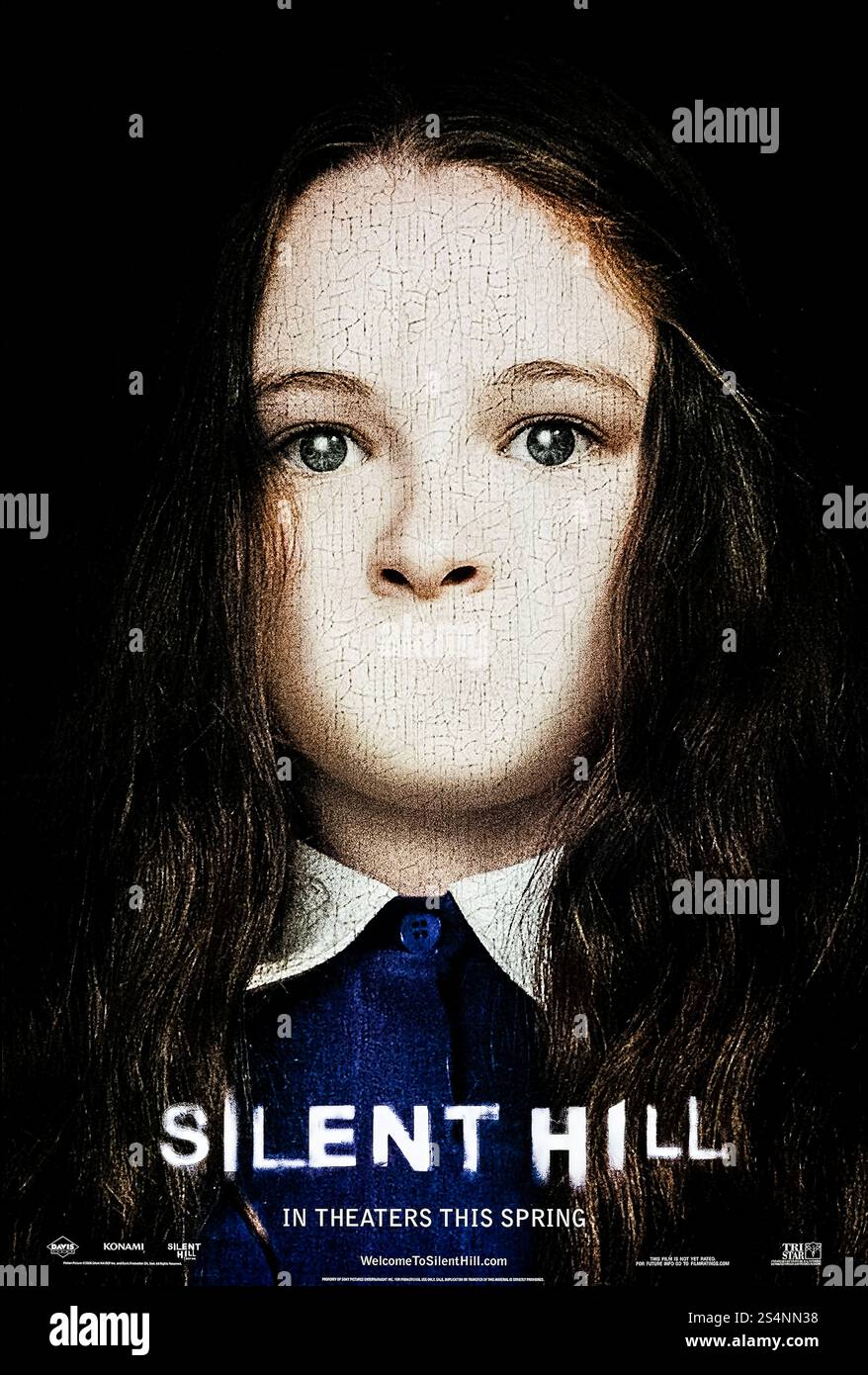 Silent Hill (2006) von Christophe Gans mit Radha Mitchell, Sean Bean und Laurie Holden. Eine Mutter wird in einer alternativen Realität gefangen, während sie in einer mysteriösen verlassenen Stadt nach ihrer Tochter sucht. Foto eines Original-Posters aus dem Jahr 2006 (US Advance Poster), das NUR ZUR REDAKTIONELLEN VERWENDUNG VERWENDET WIRD. Quelle: BFA / TriStar Pictures Stockfoto