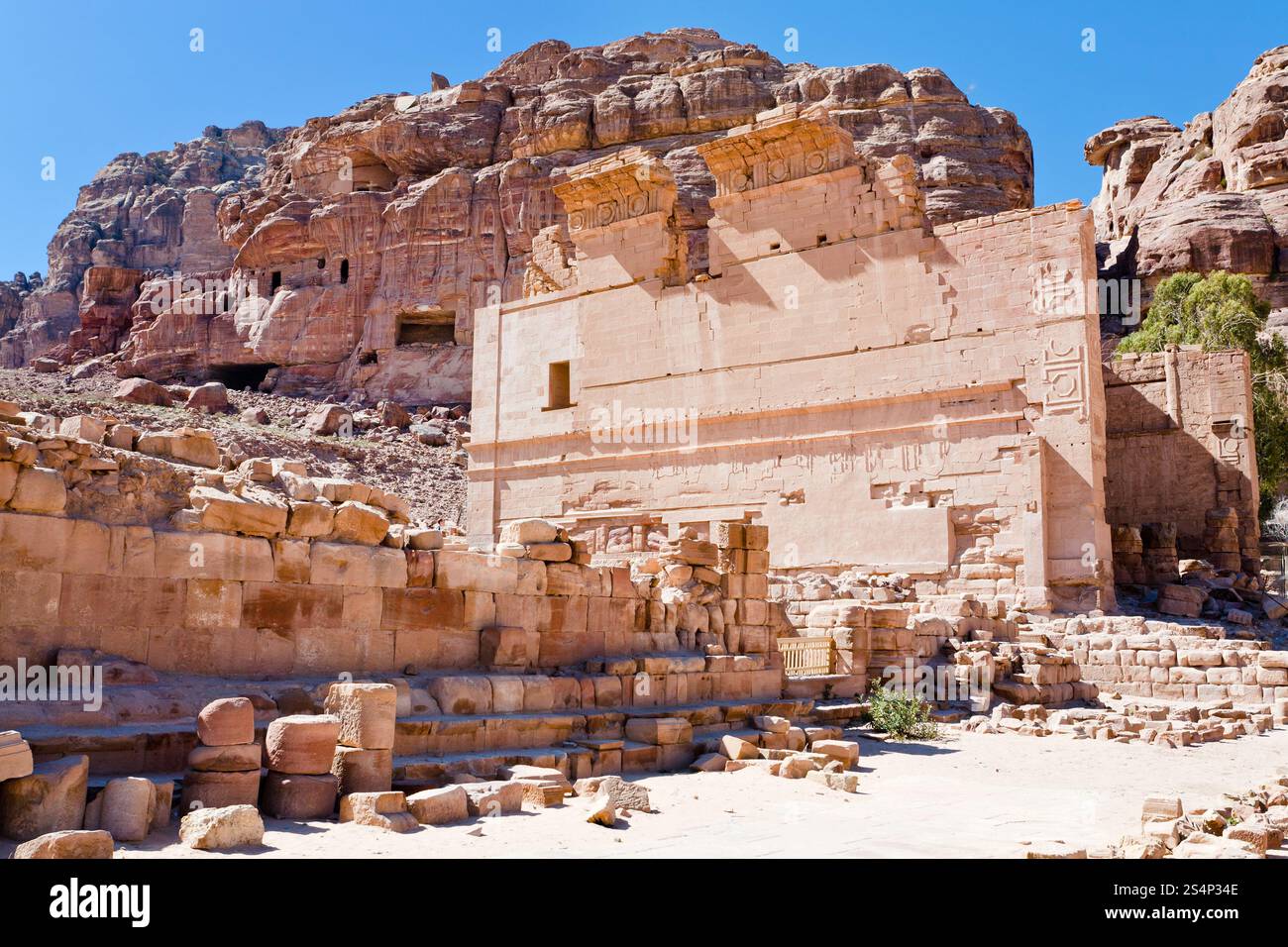 Altar des Tempels von Dushares in Petra, Jordanien Stockfoto