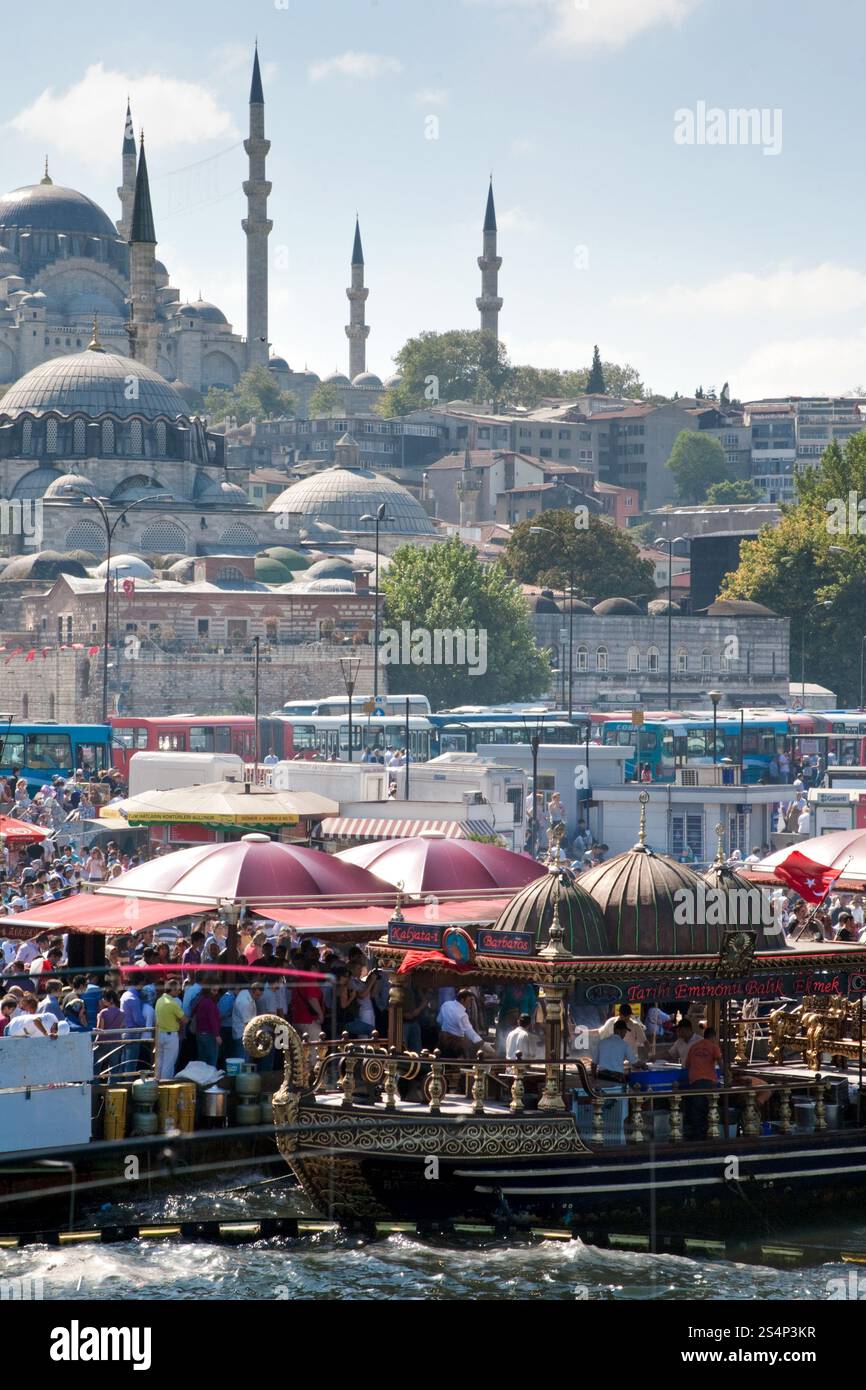 ISTANBUL – 10. SEPTEMBER: Muslimische Feierlichkeiten Ende des Ramadan am 10. September 2010 in Istanbul, Türkei. Nach dem Ramadan feiern die Muslime Eid Stockfoto