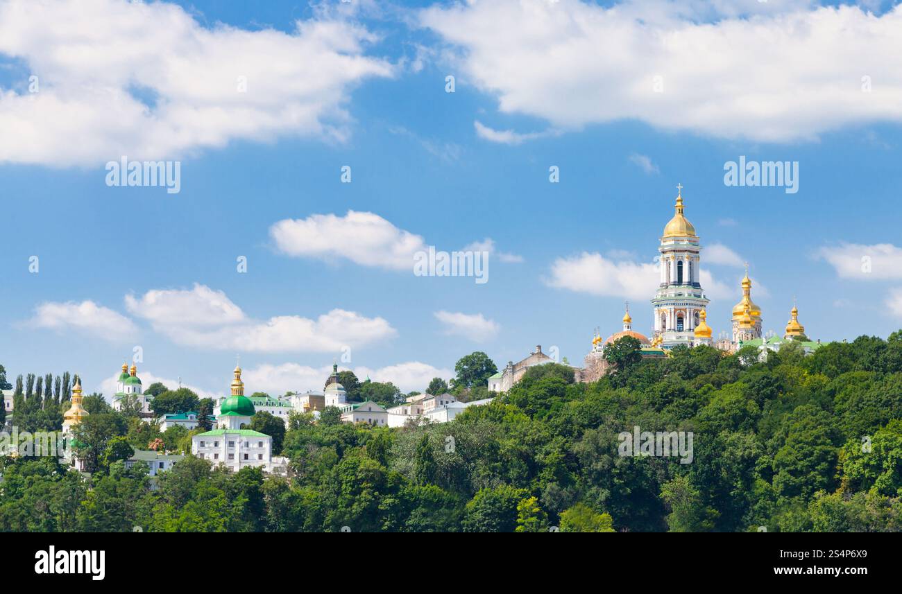 Riverside Blick auf Höhlenkloster von Kiew, Kiew, Ukraine Stockfoto