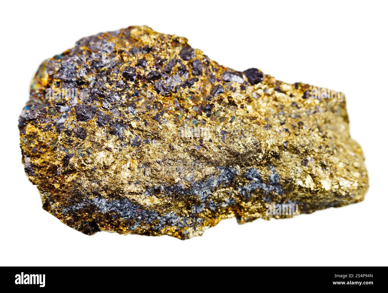 Chalkopyrit Mineral isoliert auf weißem Hintergrund Stockfoto