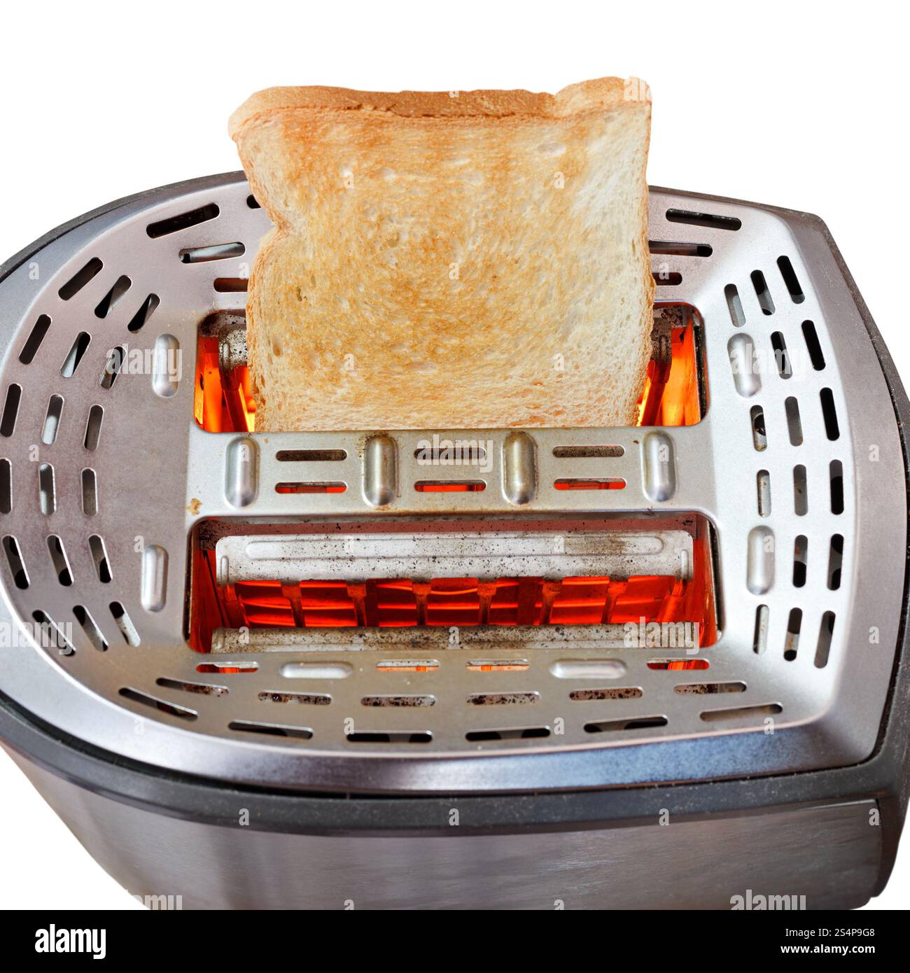 eine geröstete Brotscheibe auf heißem Metall Toaster isoliert auf weißem Hintergrund Stockfoto