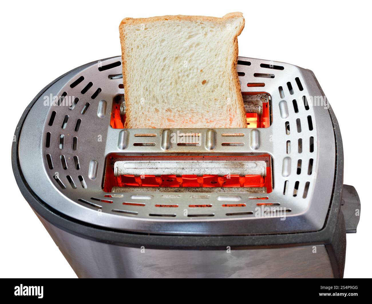 eine frische Scheibe Brot auf heißem Metall Toaster isoliert auf weißem Hintergrund Stockfoto
