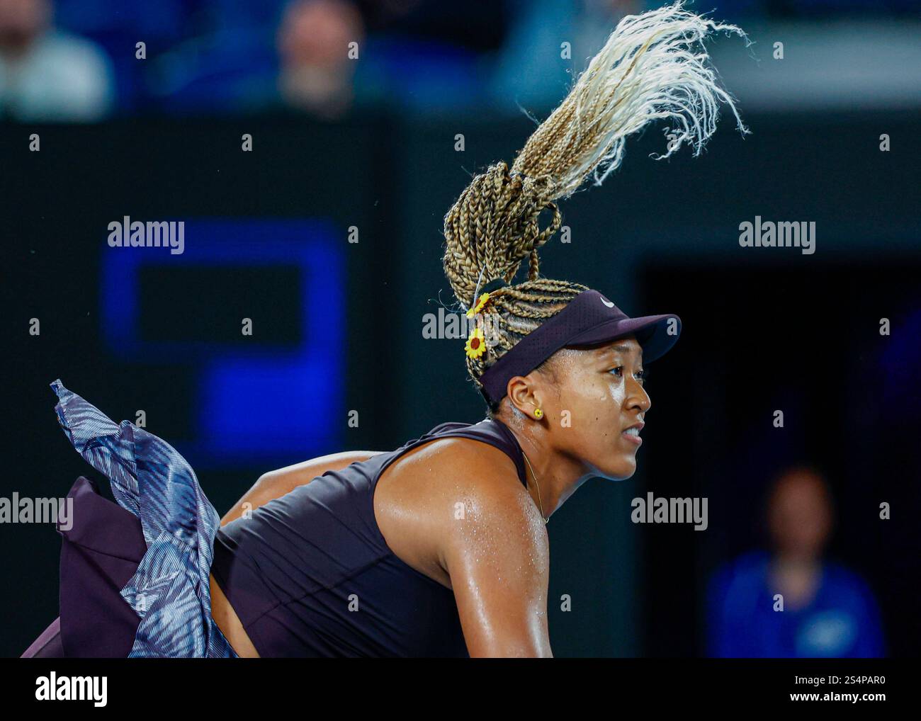 Melbourne, Australien. Januar 2025. Osaka Naomi spielt im ersten Rundenspiel der Frauen zwischen Osaka Naomi aus Japan und Caroline Garcia aus Frankreich beim Australian Open Tennis Turnier in Melbourne, Australien, am 13. Januar 2025. Quelle: Chu Chen/Xinhua/Alamy Live News Stockfoto