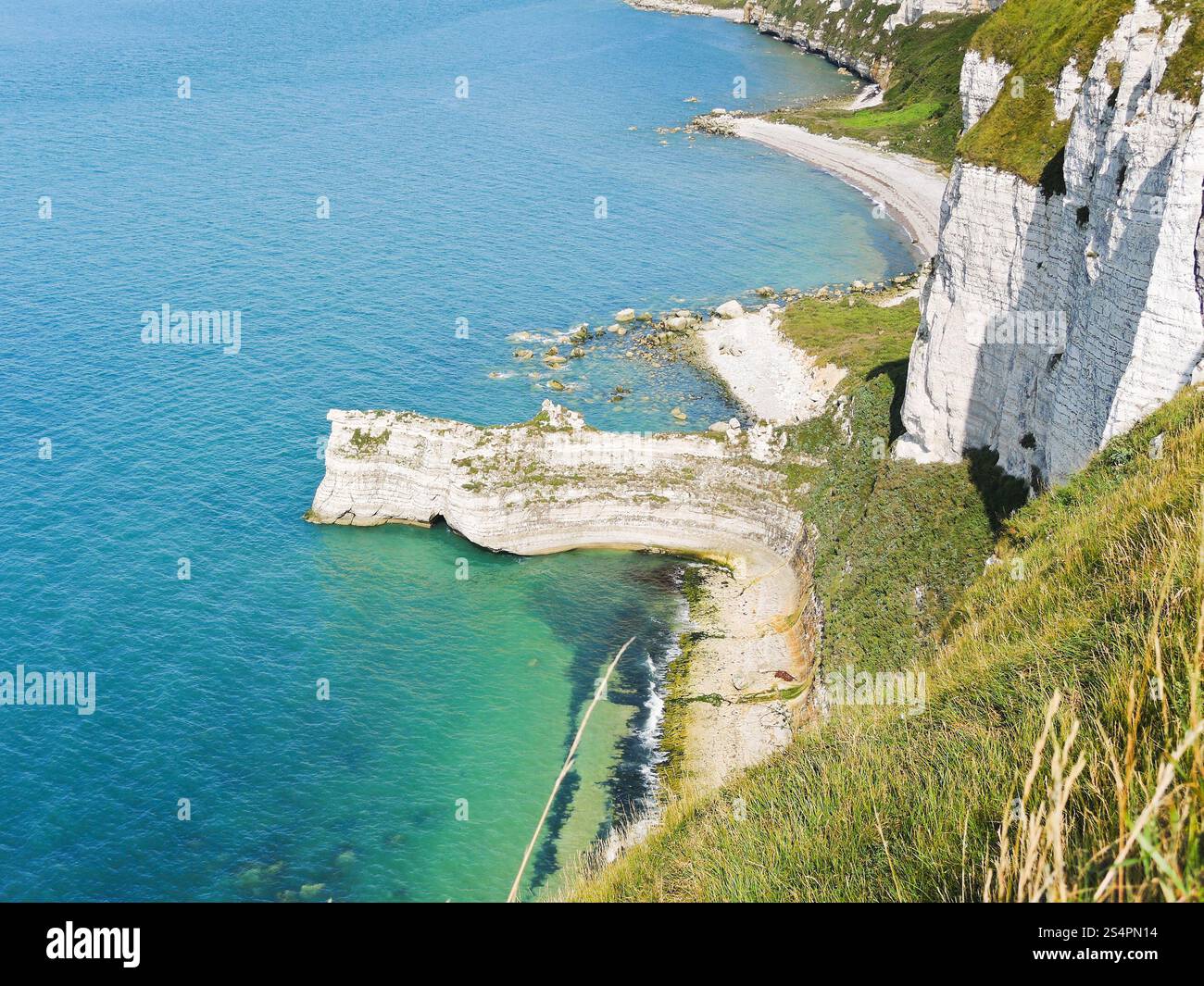 Felsige Küste des englischen Kanals auf Eretrat cote dalbatre, Frankreich Stockfoto