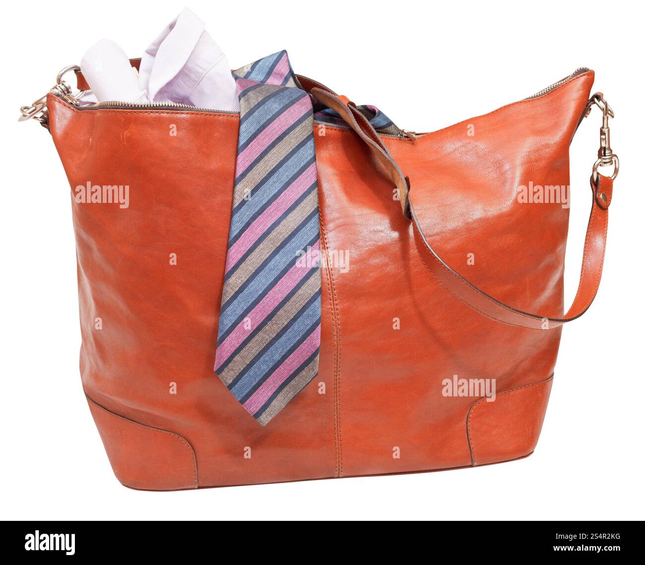 Herren Ledertasche mit Hemd und Krawatte isoliert auf weißem Hintergrund Stockfoto