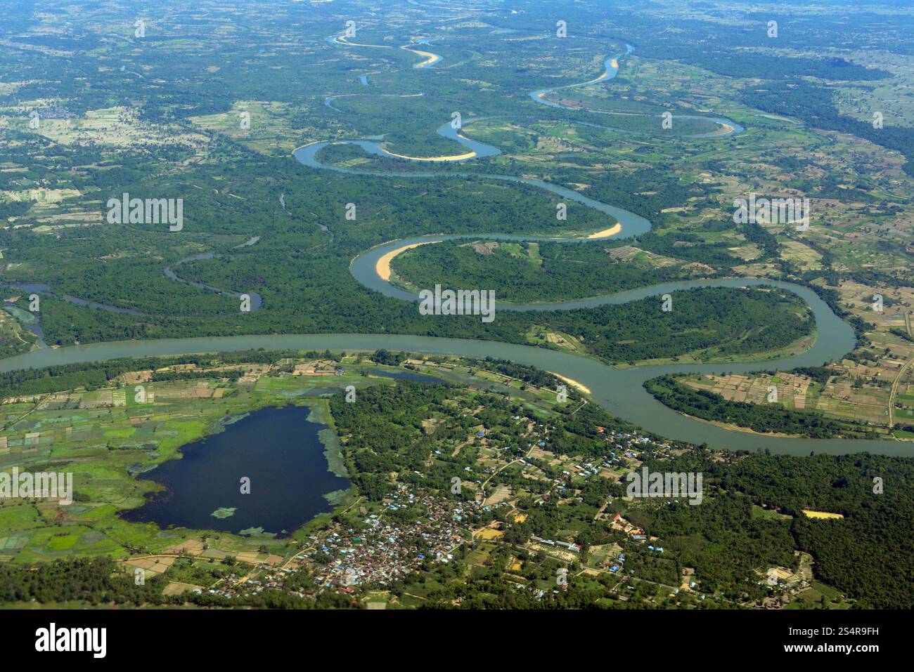 Ein Luftblick über die Landschaft der Provinz Ubon Rachathani in der Region Isan im Nordosten Thailands in Thailand.&#XA; Stockfoto