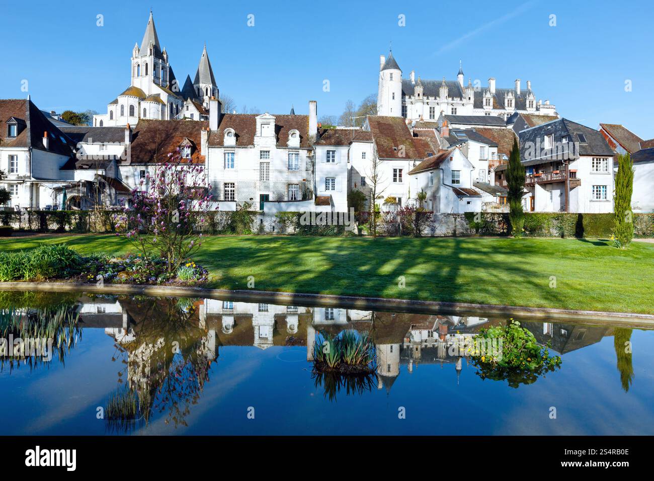 Der Frühling schöne öffentliche Park in der Stadt Loches (Frankreich) Stockfoto