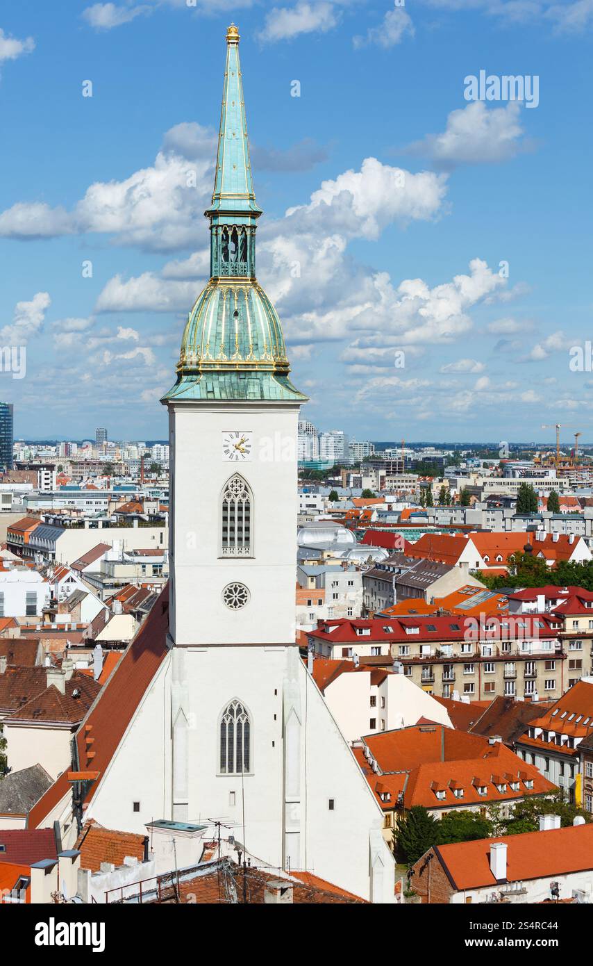 Die St.-Martins-Kathedrale in Bratislava (Slowakei). Im 13. Jahrhundert errichtet. Stockfoto