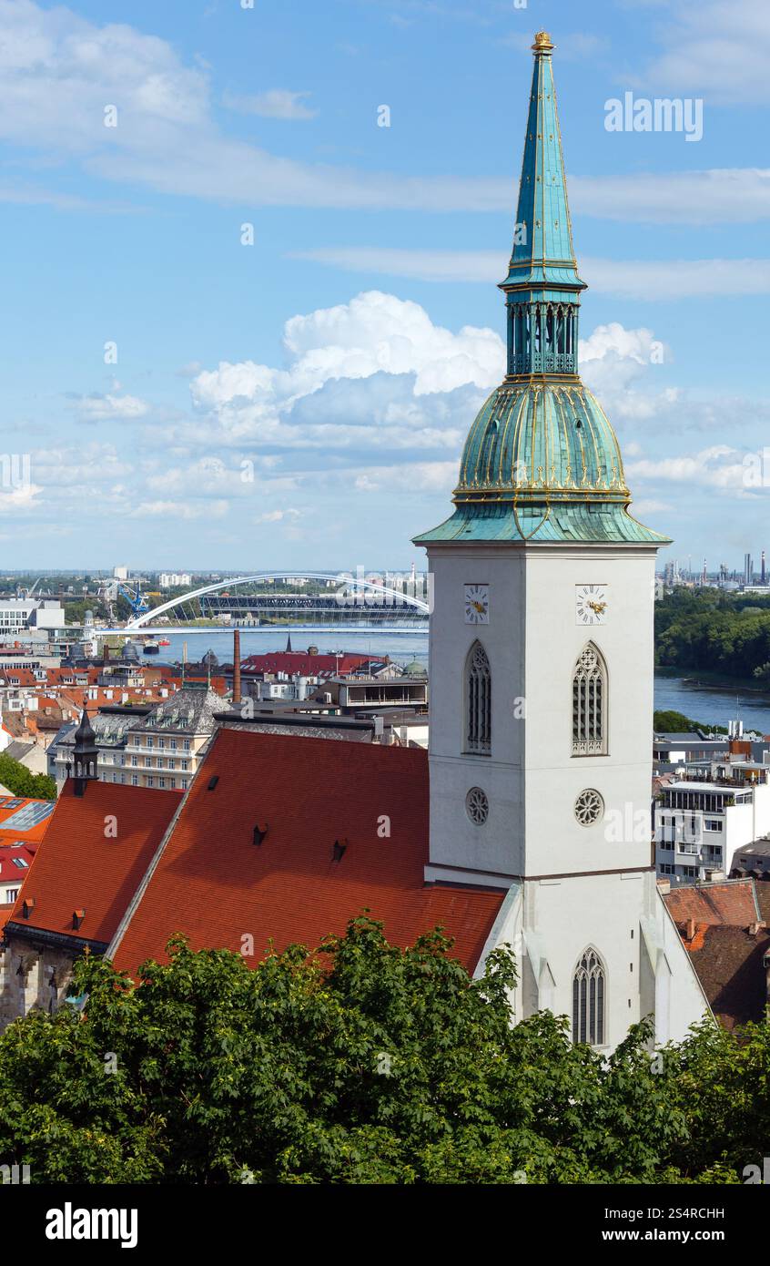 Die St.-Martins-Kathedrale in Bratislava (Slowakei). Im 13. Jahrhundert errichtet. Stockfoto