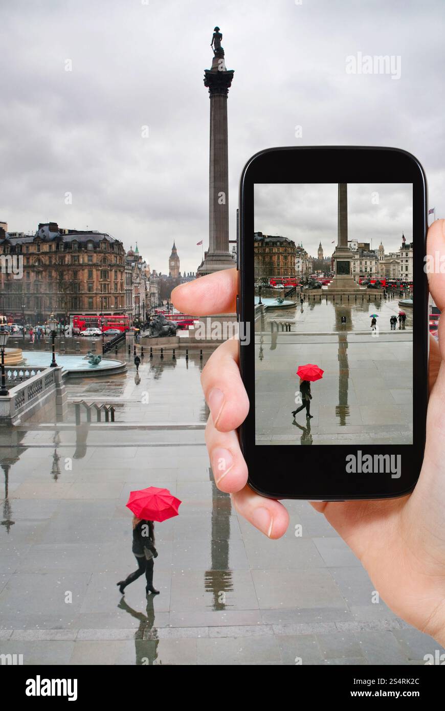 Reisekonzept - Touristen fotografieren den trafalgar Square in London auf mobilen Geräten, England Stockfoto