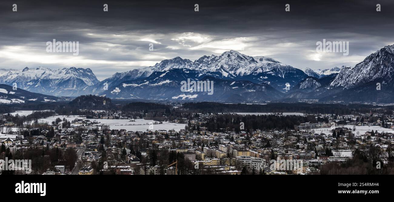 Schöne Panorama der Alpen Schnee in Salzburg Stockfoto