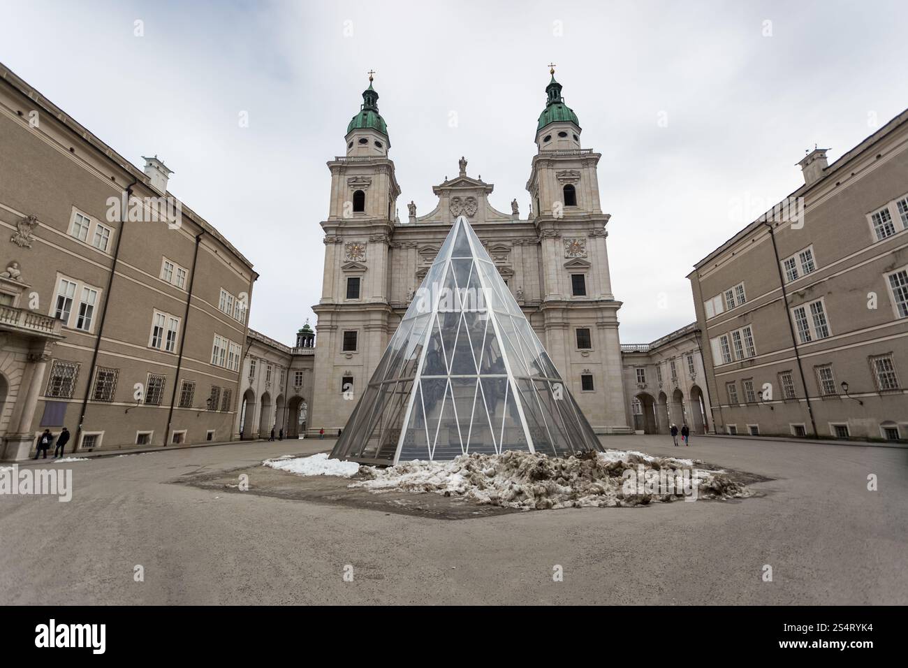 Panorama-Foto der Platz vor dem Salzburger Dom Stockfoto