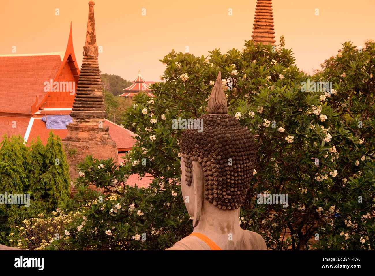 Der Wat Yai Chai Mongkol Tempel in Ayutthaya Stadt im Norden von Bangkok in Thailand, Südostasien. Stockfoto