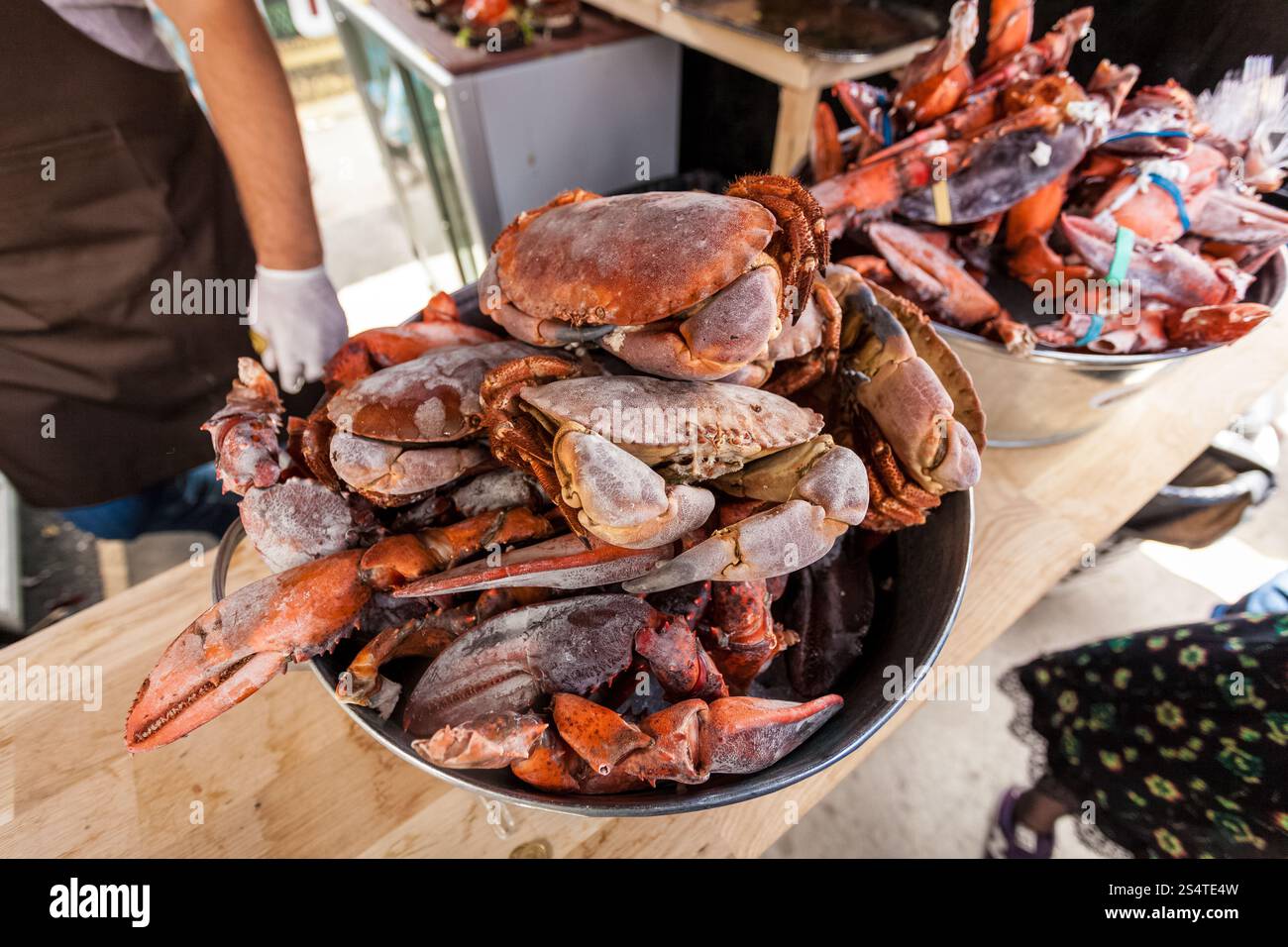 Nahaufnahme Foto gefrorene Krabben und Hummer Klauen am Restaurantküche Stockfoto