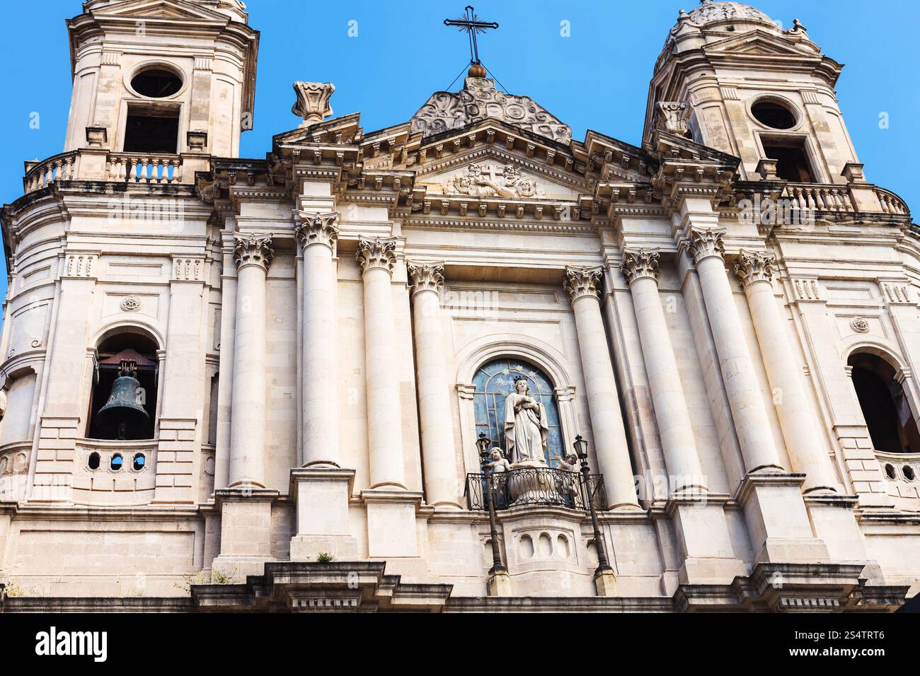 Fassade des Heiligen Franziskus von Assisi nahe der Unbefleckten Kirche in Catania City, Sizilien, Italien Stockfoto
