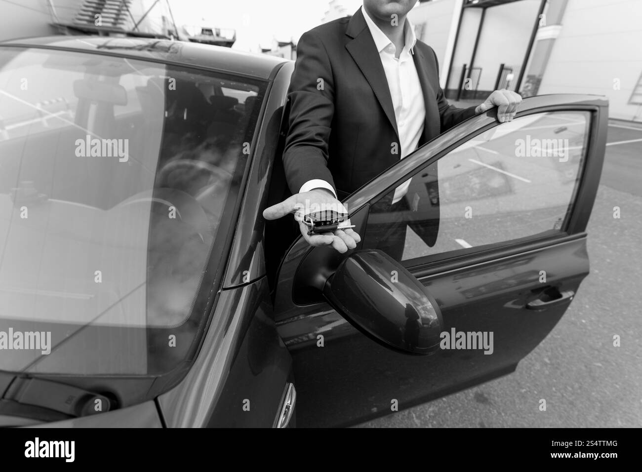 Black And White Nahaufnahme Schuss Auto sales Manager Taste auf Seite Stockfoto