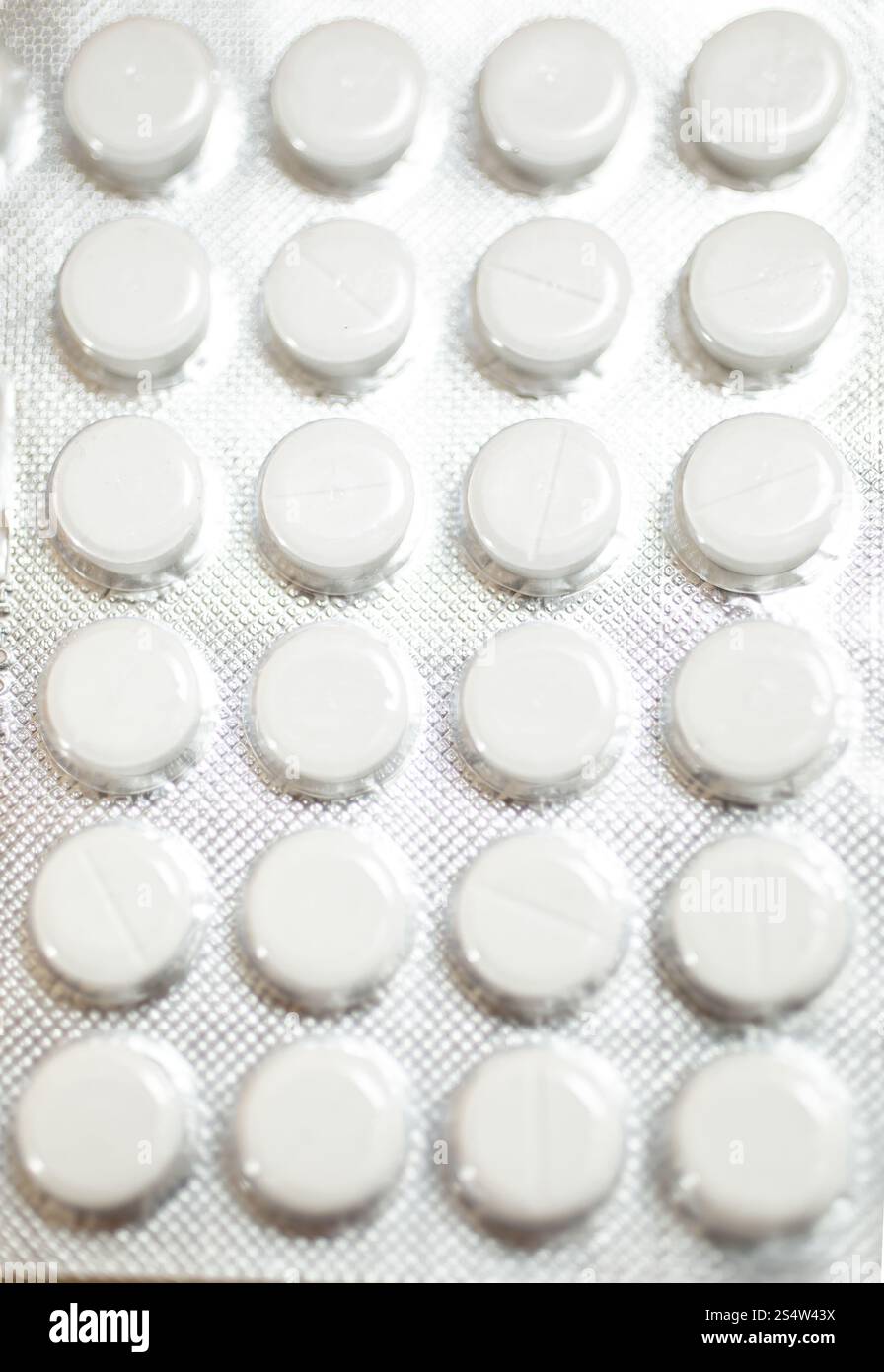 Makrofoto des weißen Pillen im blister Stockfoto