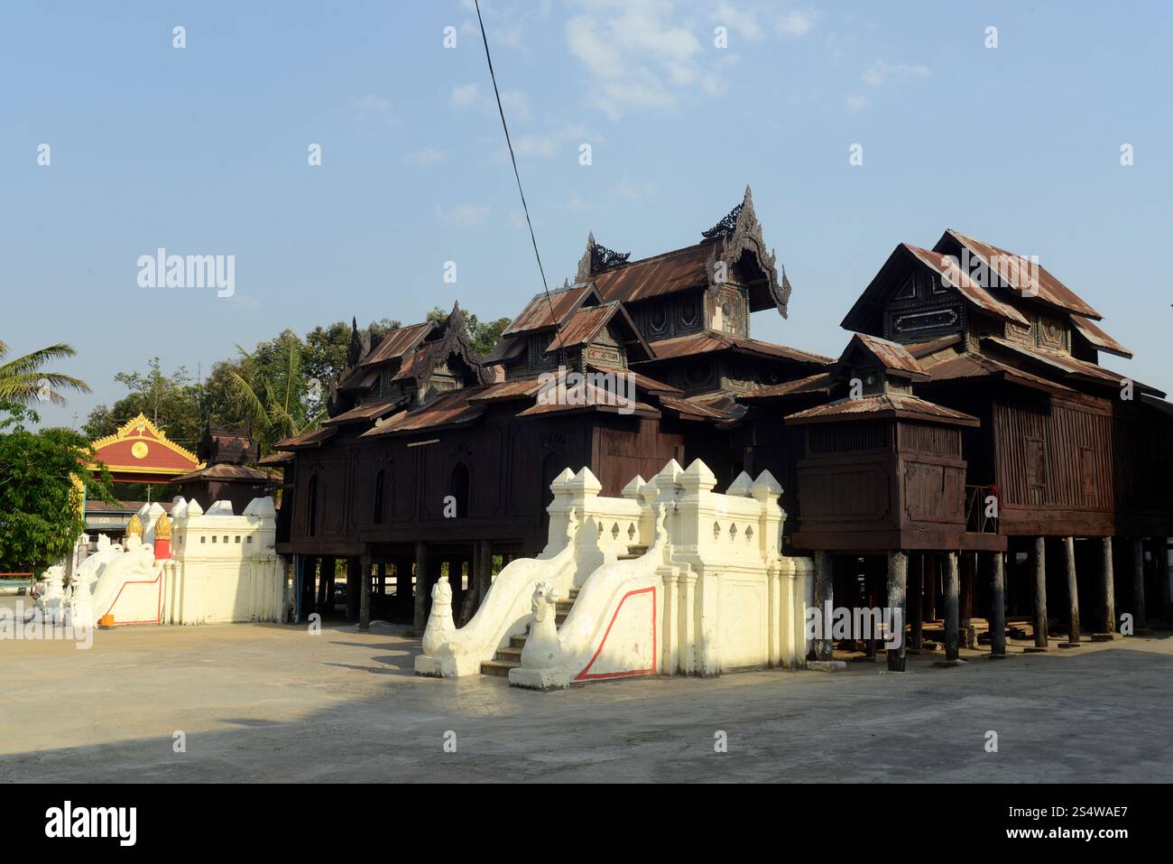 Die Shwe Yaunghwe Kyaung Pagode nördlich der Stadt Nyaungshwe am Inle-See im Shan-Staat im Osten von Myanmar in Southeastasia. ASIEN Stockfoto