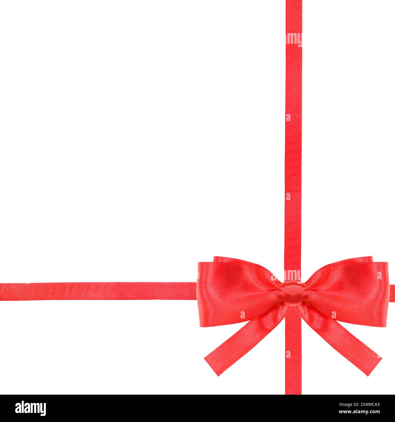 einen roten satin-Schleife in der unteren rechten Ecke und zwei sich kreuzenden Bändern auf quadratische weiße Hintergrund isoliert Stockfoto
