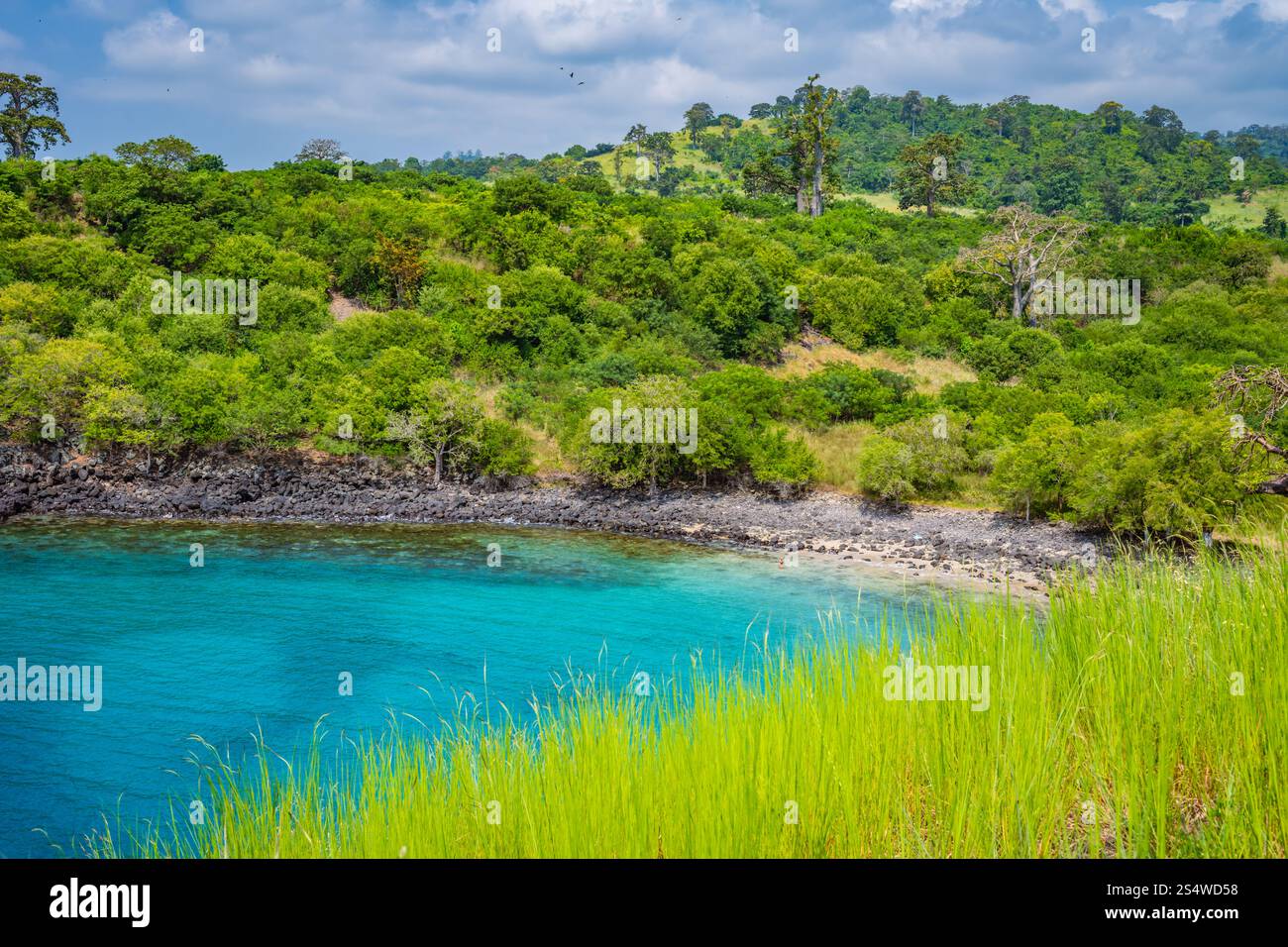Blick von oben auf die Lagoa Azul / Blaue Lagune in Sao Tome e Principe Stockfoto