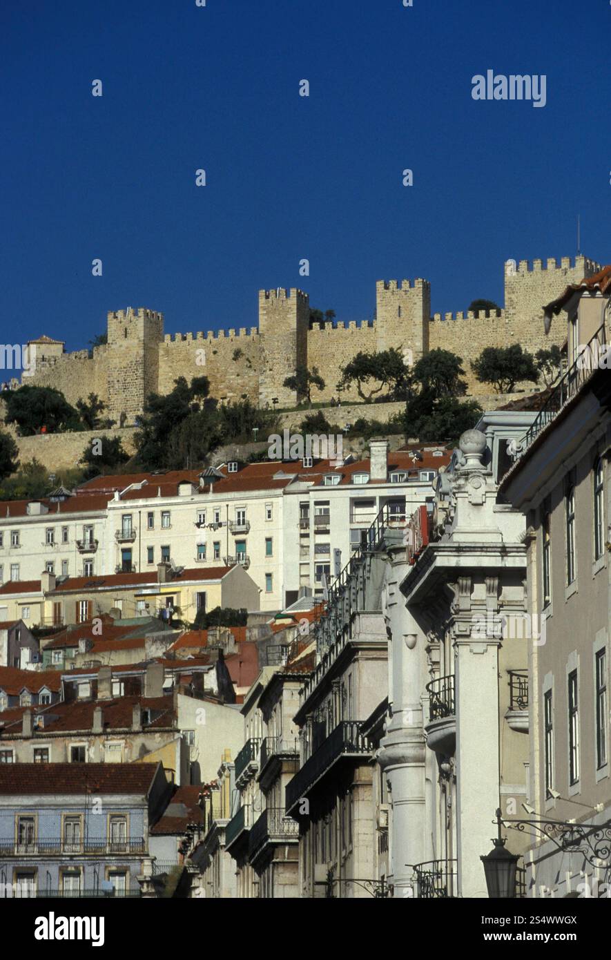 Die castelo sao Schlucht im Stadtzentrum von Baixa im Stadtzentrum von Lissabon in Portugal in Europa. EUROPA PORTUGAL LISSABON BAIXA CASTELO Stockfoto