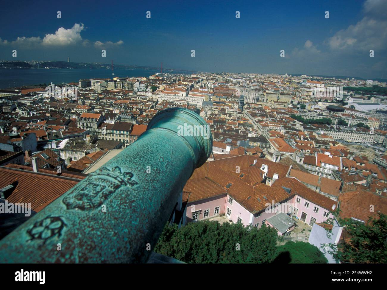 Die castelo sao Schlucht im Stadtzentrum von Baixa im Stadtzentrum von Lissabon in Portugal in Europa. EUROPA PORTUGAL LISSABON BAIXA CASTELO Stockfoto