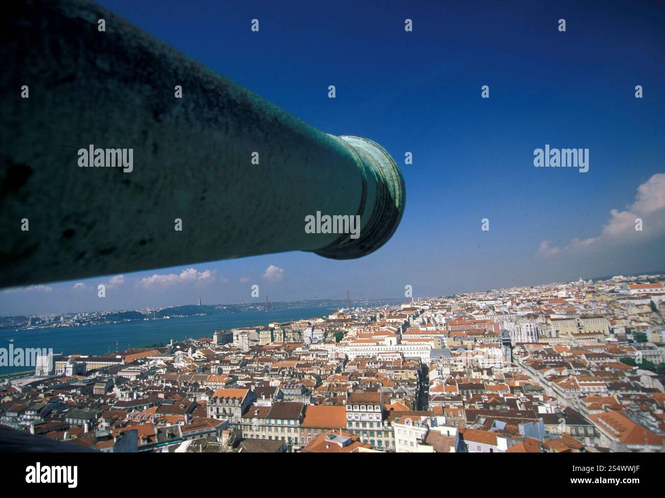 Die castelo sao Schlucht im Stadtzentrum von Baixa im Stadtzentrum von Lissabon in Portugal in Europa. EUROPA PORTUGAL LISSABON BAIXA CASTELO Stockfoto