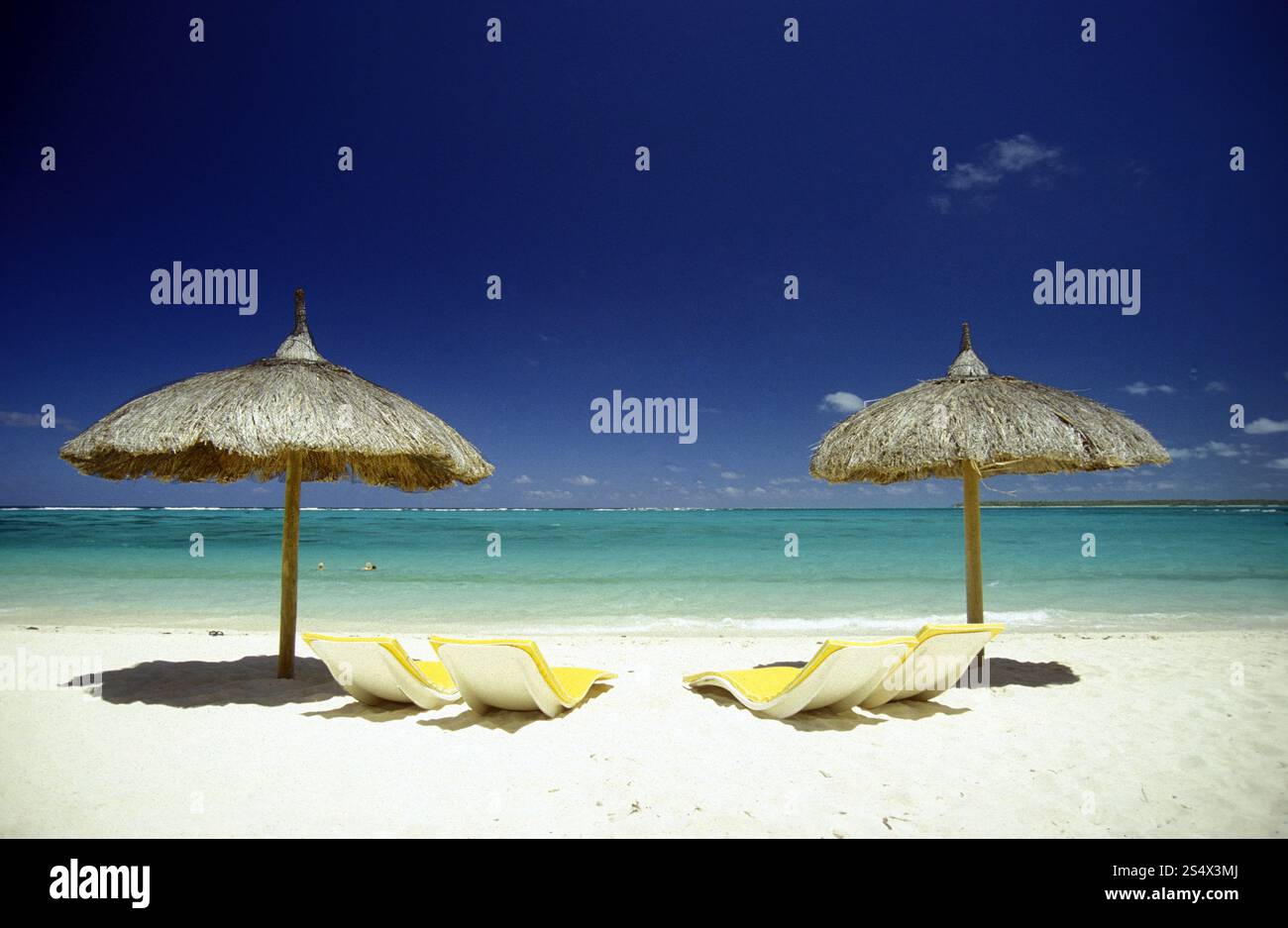 Ein Strand auf der Insel Mauritius im indischen Ozean. INDISCHER OZEAN MAURITIUS BEACH Stockfoto