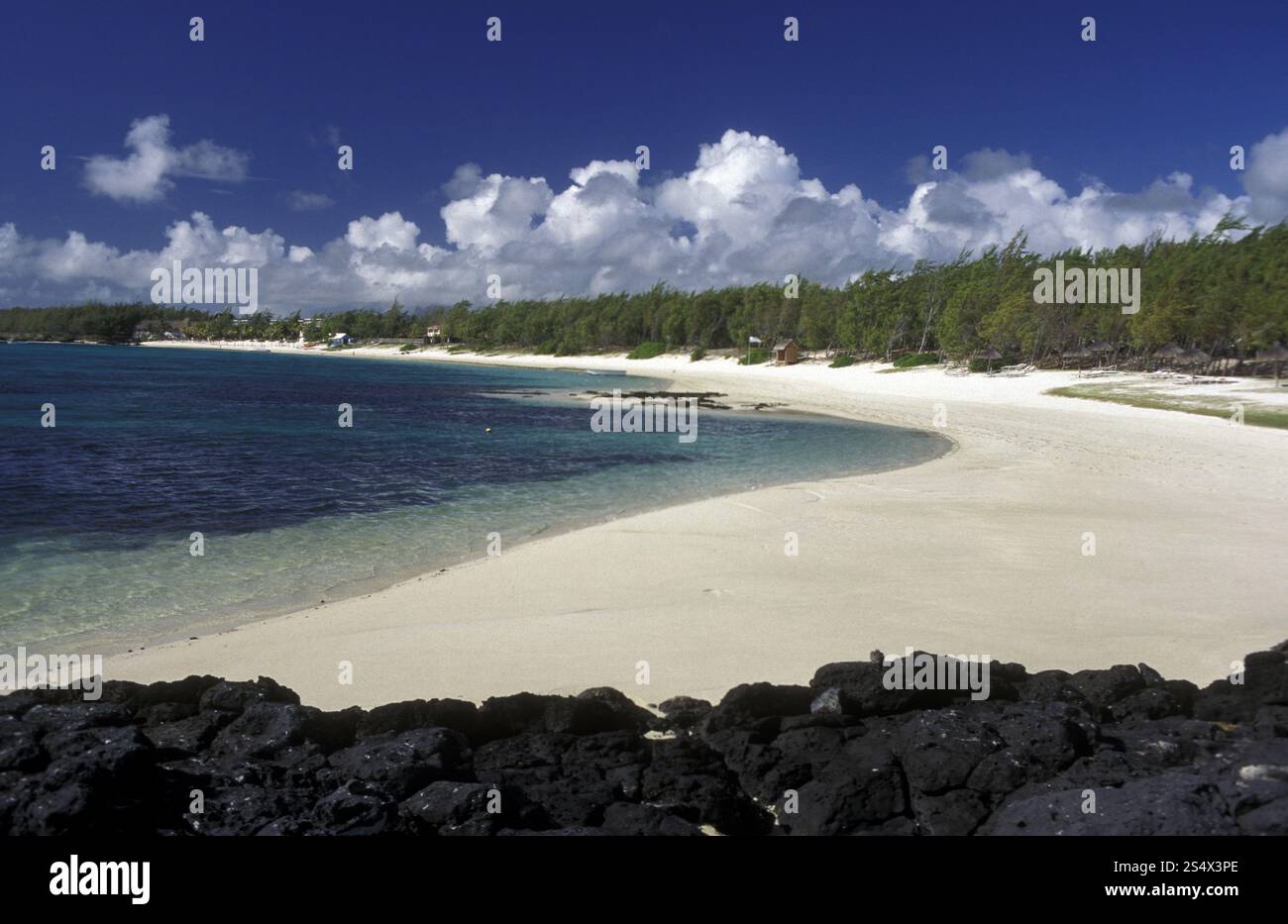 Ein Strand auf der Insel Mauritius im indischen Ozean. INDISCHER OZEAN MAURITIUS BEACH Stockfoto