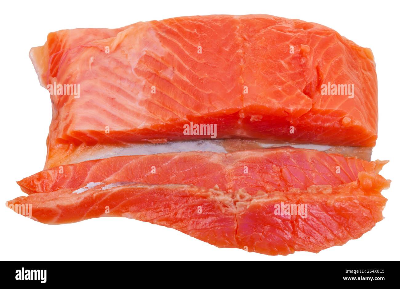 Slice und Stück rote leicht gesalzen Forellen Fischen Filet Stück isoliert auf weißem Hintergrund Stockfoto