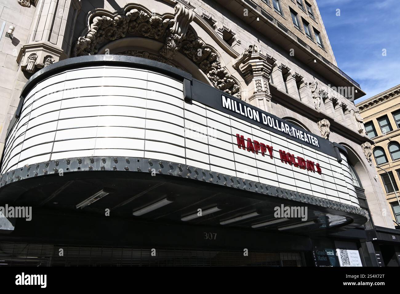 LOS ANGELES, KALIFORNIEN - 2. Dezember 2024: Das Million Dollar Theatre am Broadway war einer der ersten Kinopaläste in den vereinigten Staaten. Stockfoto