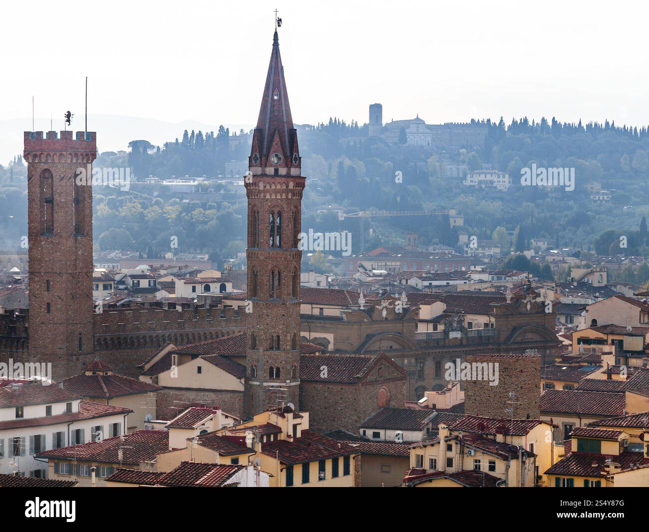 Reisen Sie nach Italien - über Aussichtstürme Badia Fiorentina Bruderschaft Jerusalem Abtei in Florenz Stadt vom Campanile Stockfoto