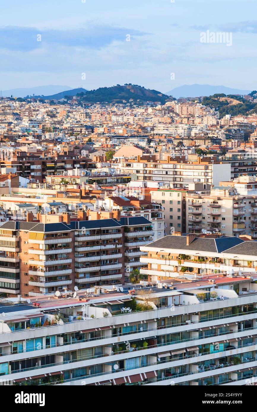 über Ansicht des Lebens Häuser in Barcelona Stadt am Sonnenuntergang Stockfoto