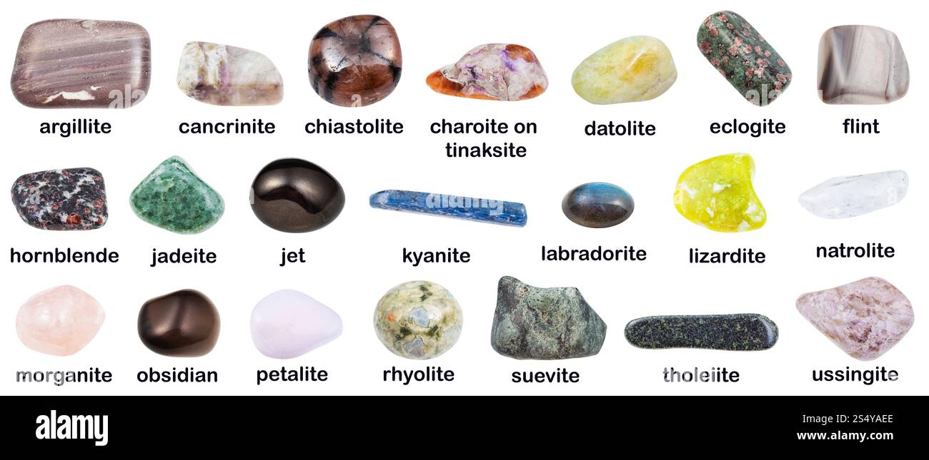 Geologische Sammlung von getrümmten Mineralsteinen mit Beschreibungen - Hornblende, Braunkohlekrebsrinit, Usingit, Obsidian, Feuerstein, labradorit, Stockfoto