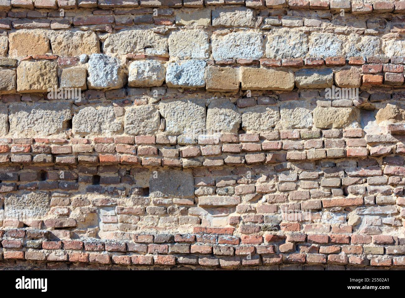 Fragment der alten Steinmauer Closeup (architektonische Hintergrundmuster). Stockfoto
