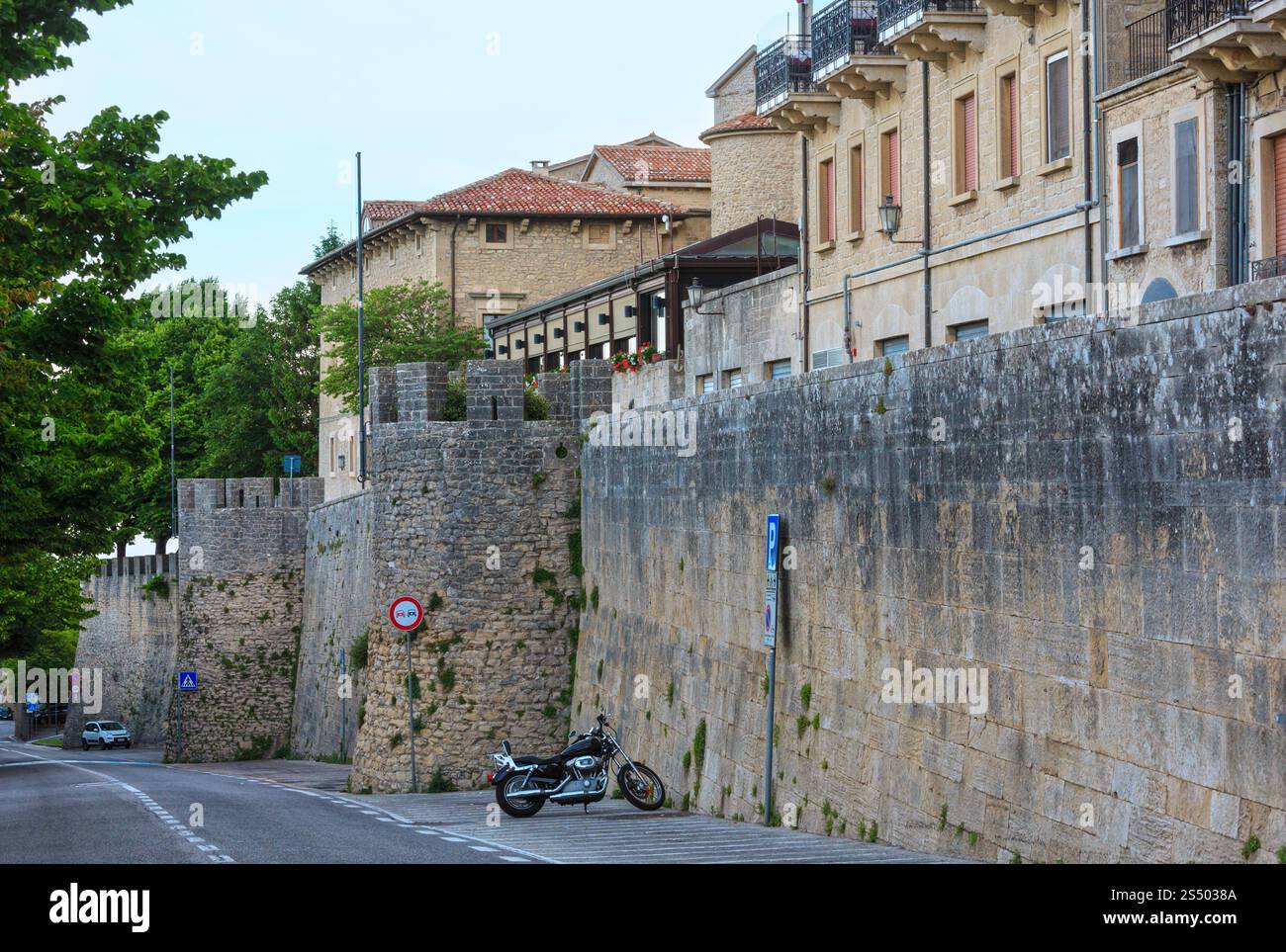 San Marino (älteste Republik der Welt) Altstadt Altstadt Architektur anzeigen. Stockfoto