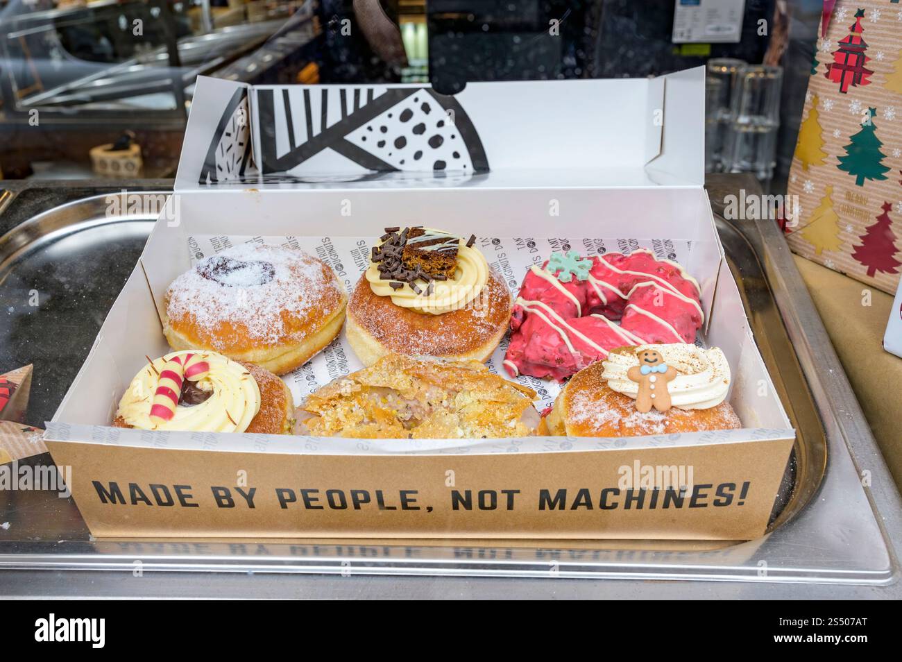 Fenster „Tantrum Donuts“, Minard Road, Glasgow, Schottland, Großbritannien, Europa Stockfoto