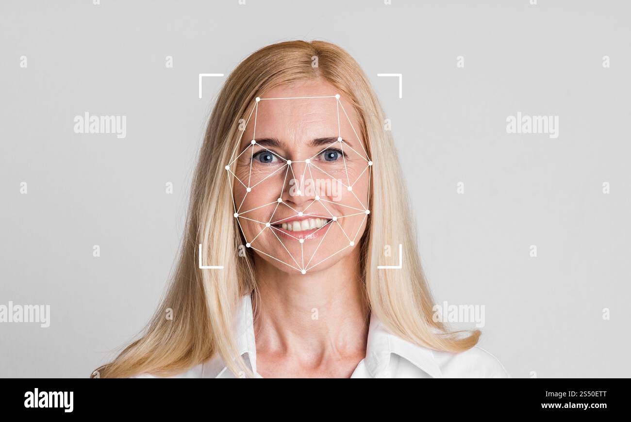 Gesichtserkennungstechnologie, hervorgehoben auf einem Gesicht einer Frau in einer sauberen Umgebung Stockfoto