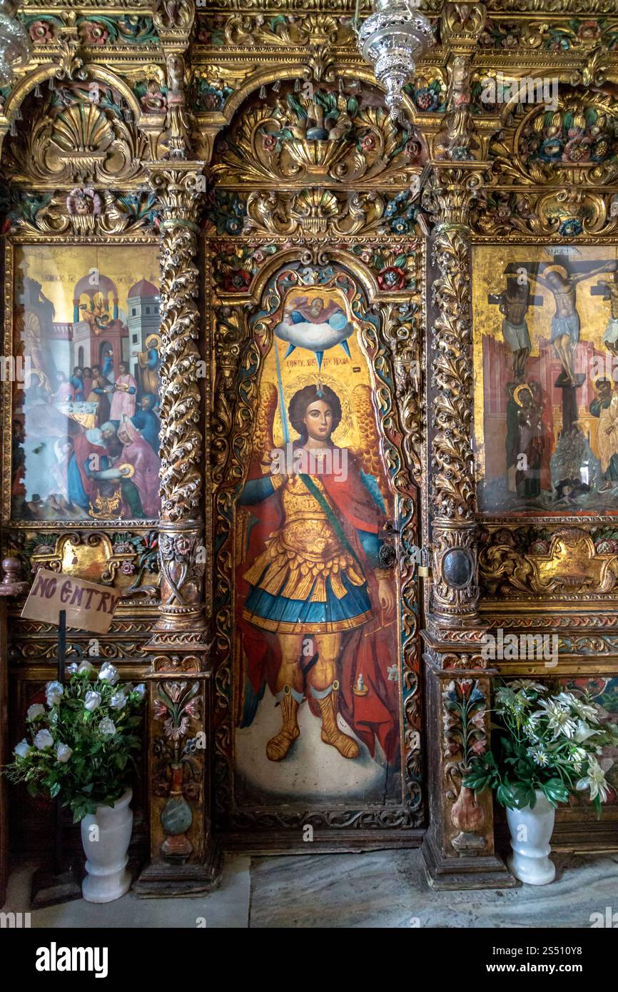 Reich verzierte religiöse Ikonographie mit Heiligendekor im Golden Frame, Mykonos, Griechenland Stockfoto