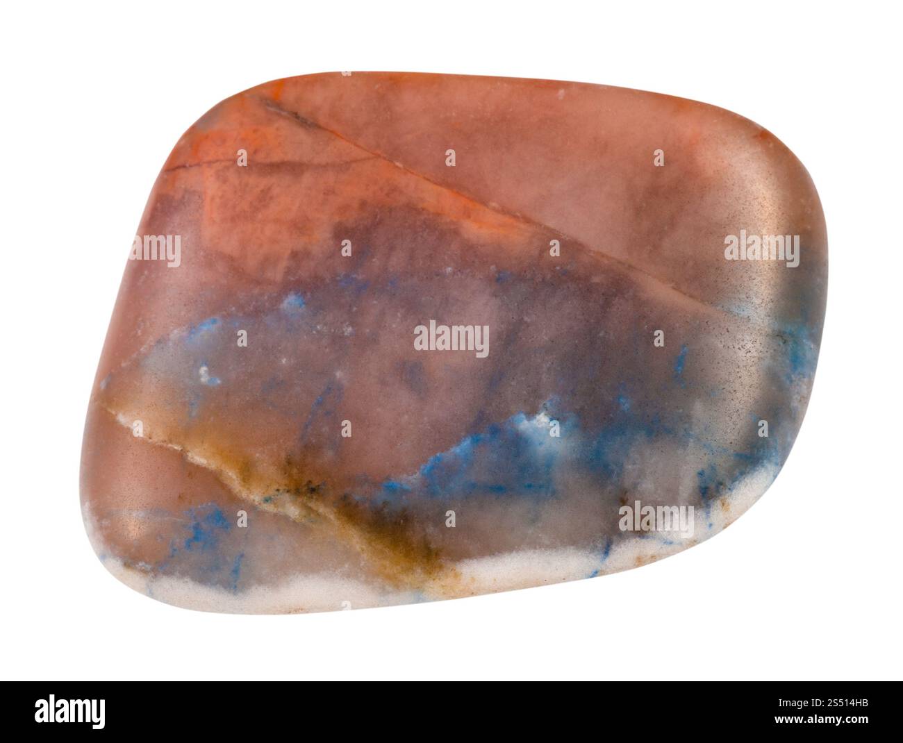 Makroaufnahmen von natürlichem Mineralgestein - getürmter Irnimite-Edelstein isoliert auf weißem Hintergrund aus der Dzhawodinskoje-Mine, Region Khabarowsk, Stockfoto