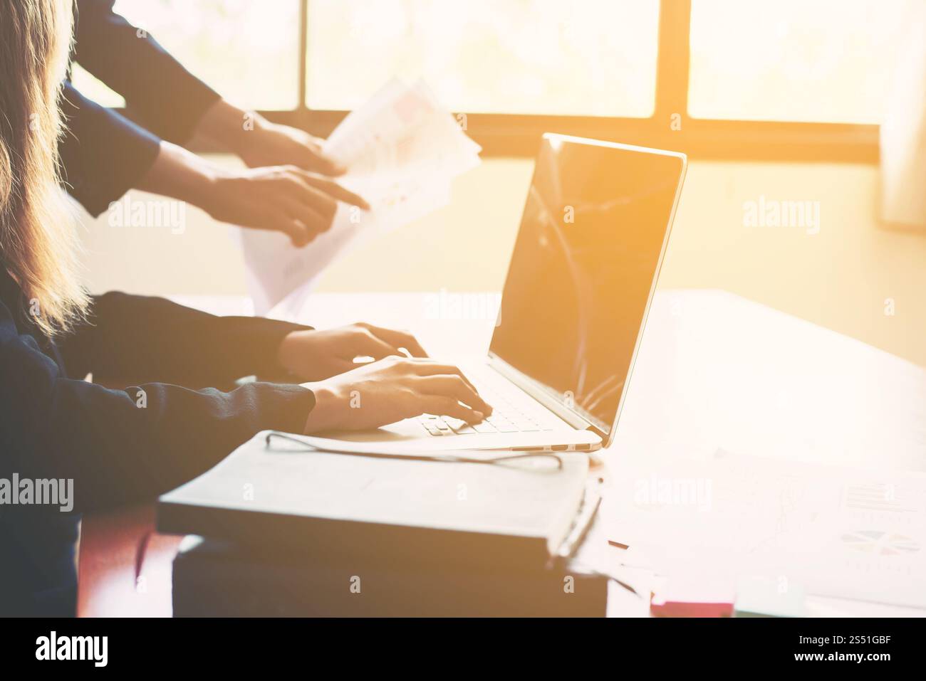 Geschäft Leute zusammen arbeiten im Büro. Stockfoto
