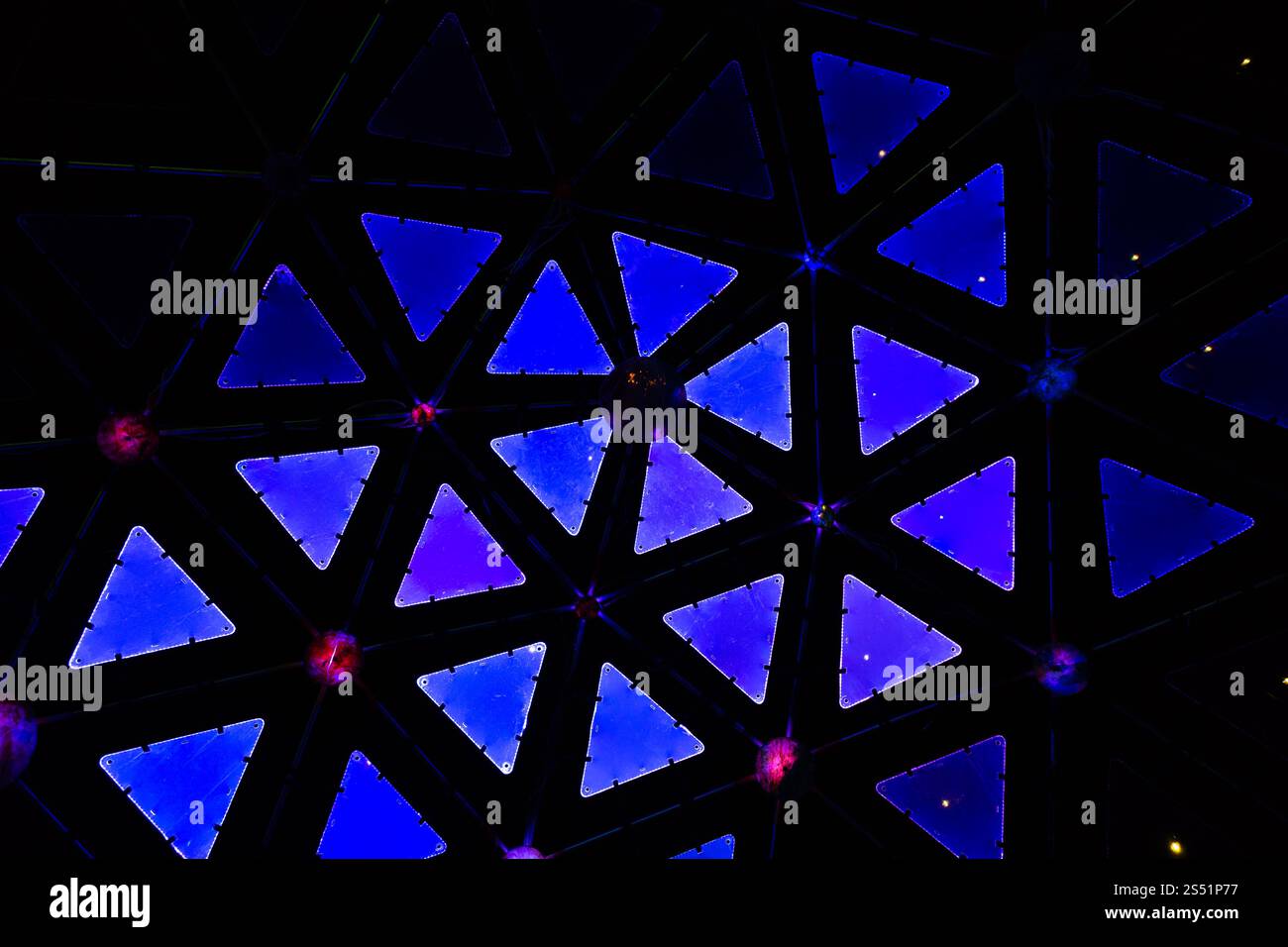 Winter Light Festival, Portland, Oregon. Februar 2017. Das Portland Winter Lights Festival beginnt an der Eastbank Esplanade im OMSI. Stockfoto