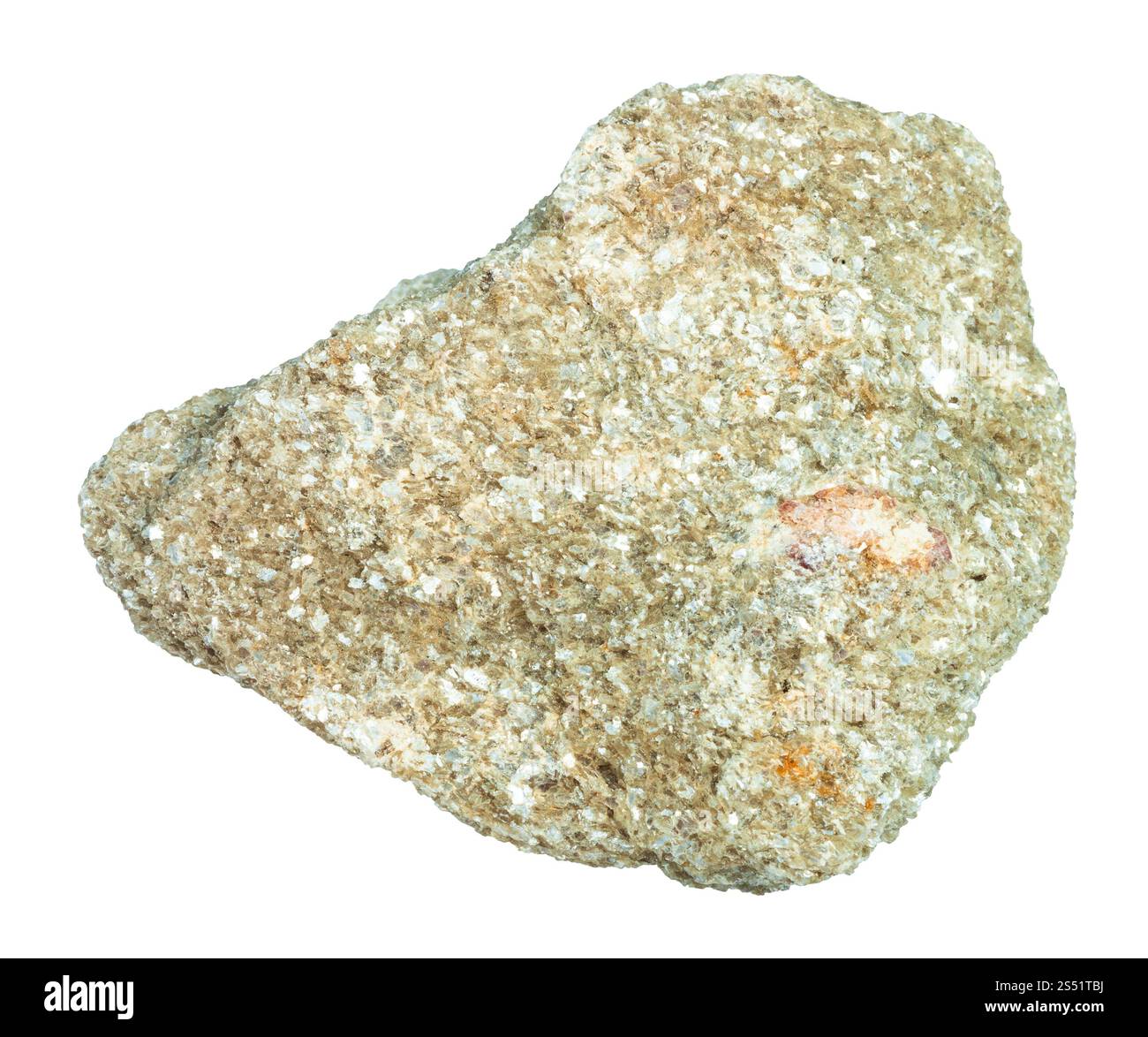 Makroaufnahmen von natürlichen mineralischen Rohstoffen Muskovit greisen Rock mit Granat spessartin Crystal auf weißem backgroung von Ural isoliert Stockfoto
