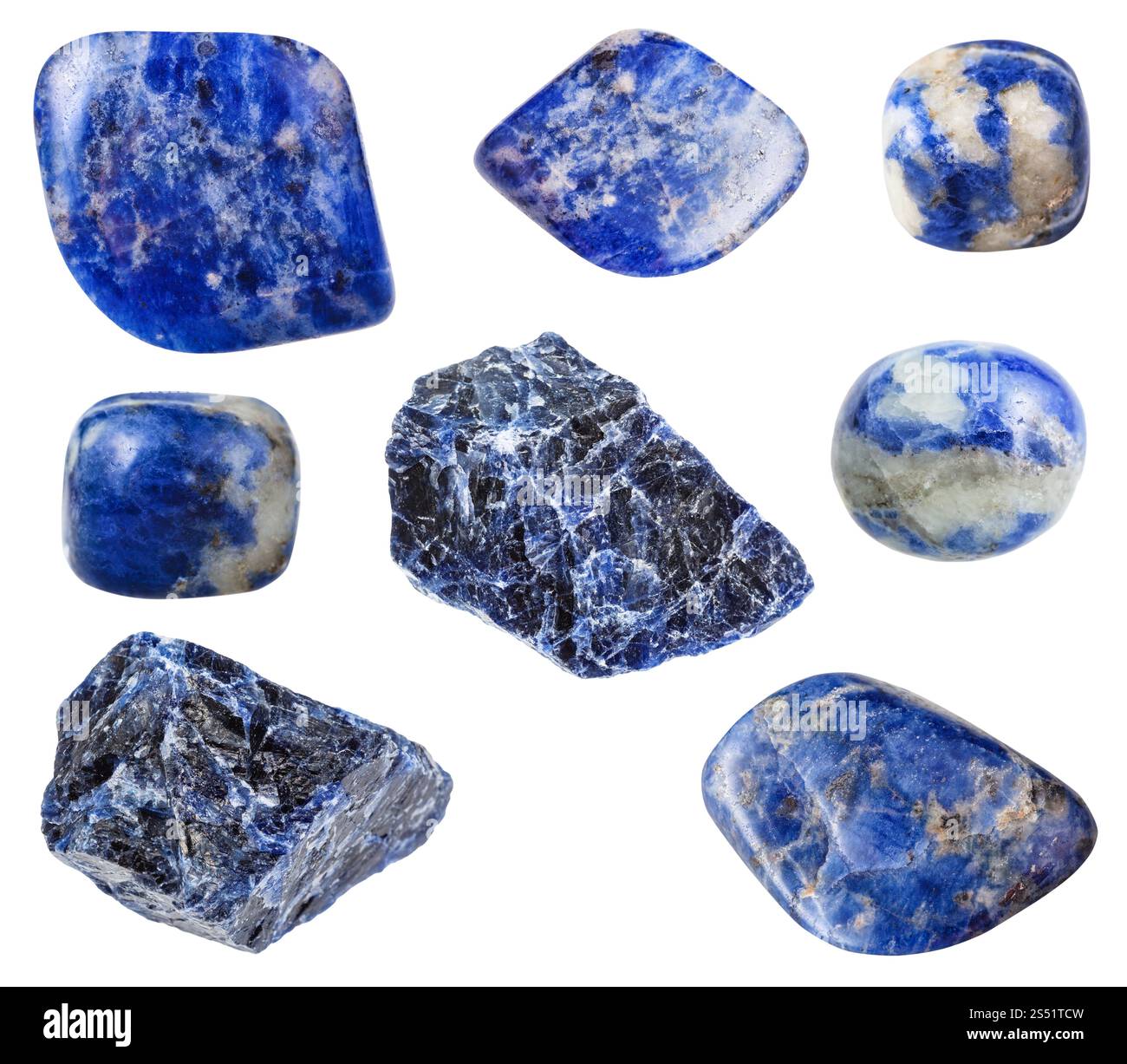 Sammlung von verschiedenen Blau Sodalit Edelsteine auf weißem Hintergrund Stockfoto