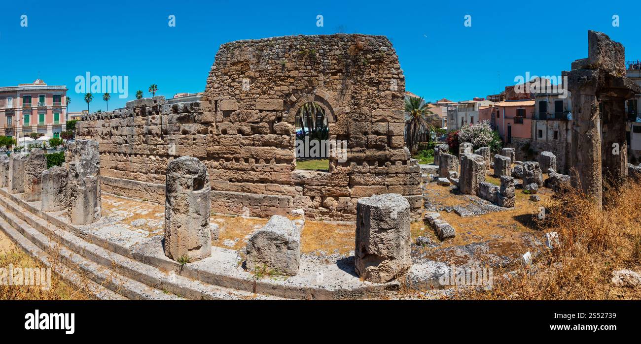 Insel Ortigia bei der Stadt Syrakus, Sizilien, Italien. Schöne Reise Foto von Sizilien. Zwei Schüsse stitch Panorama. Stockfoto