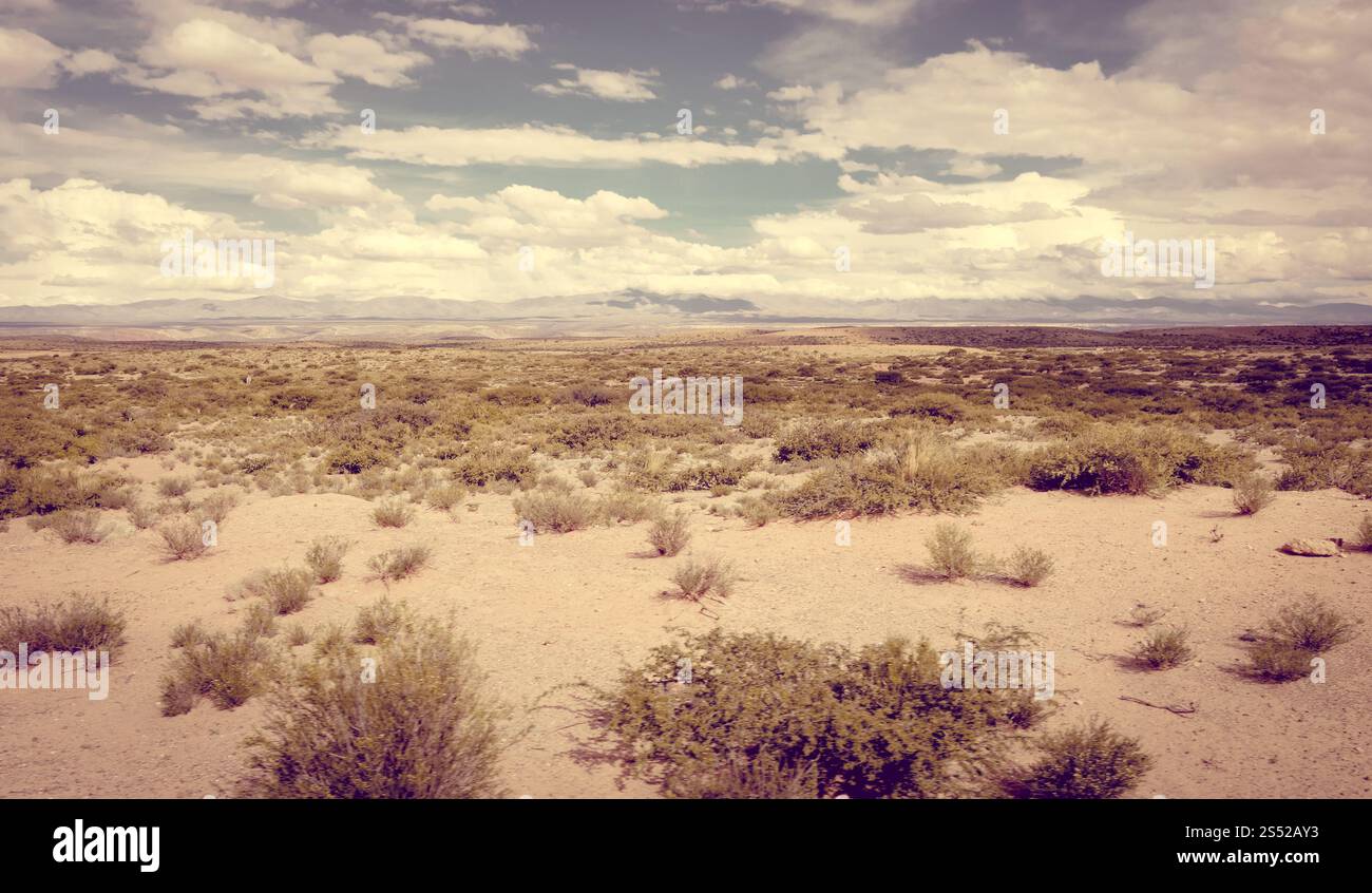Uyuni Wüstenlandschaft in Bolivien. Vintage-Effekt. Wüstenlandschaft in Bolivien Stockfoto