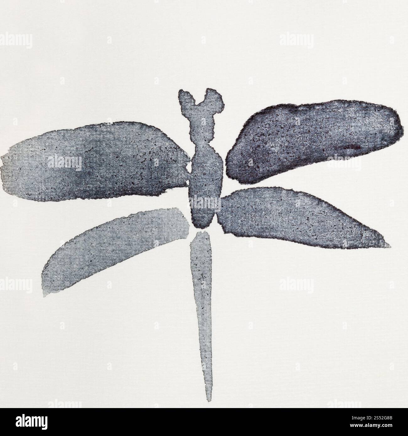 Hand Malerei in Sumi-e Stil an den cremefarbenen Papier - Dragonfly durch schwarze Aquarelle gezeichnet Stockfoto