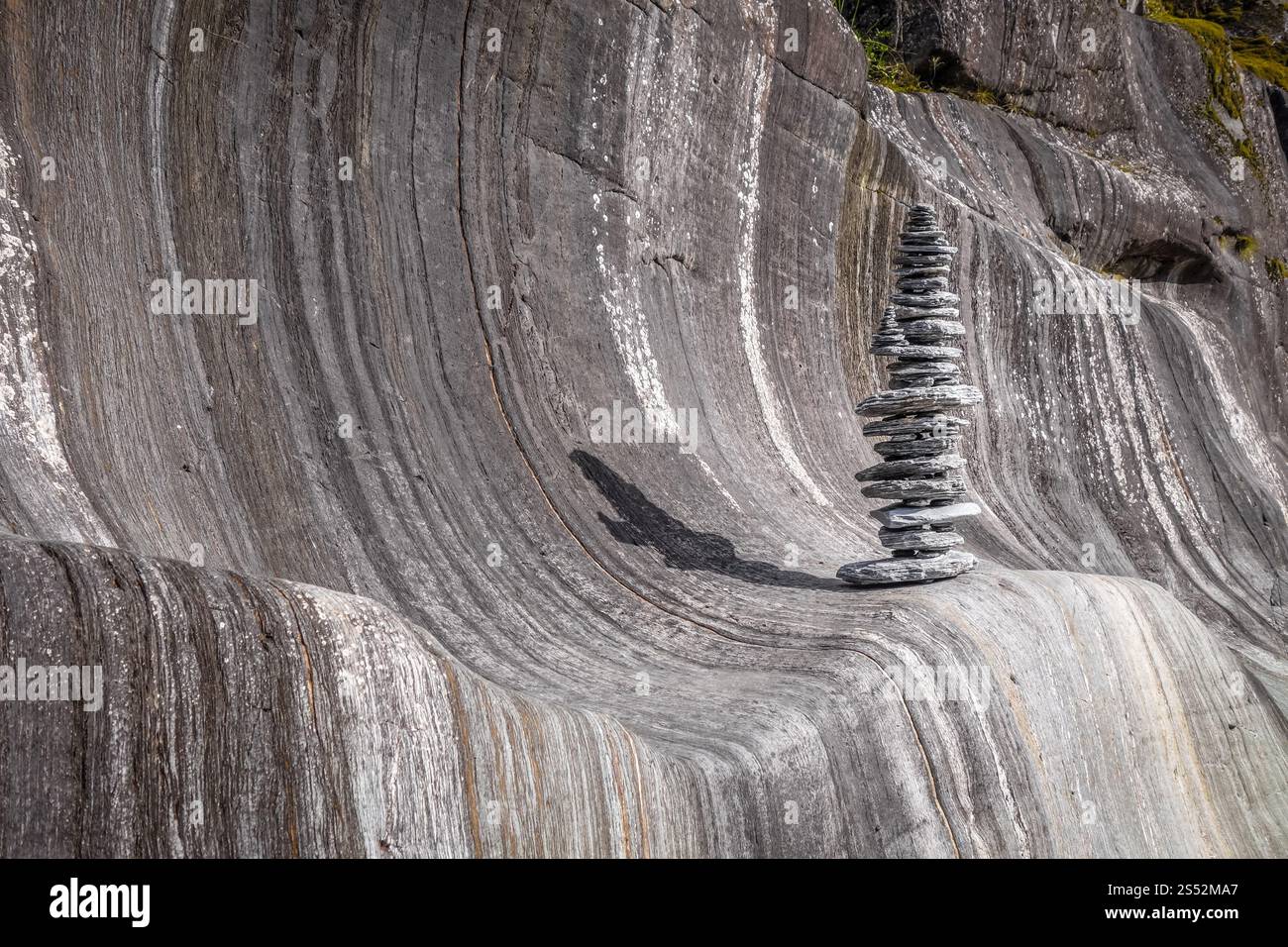 Cairn in der Nähe des Franz-Josef-Gletschers, neuseeländische Berge. Cairn in der Nähe des Franz-Josef-Gletschers, Neuseeland Stockfoto